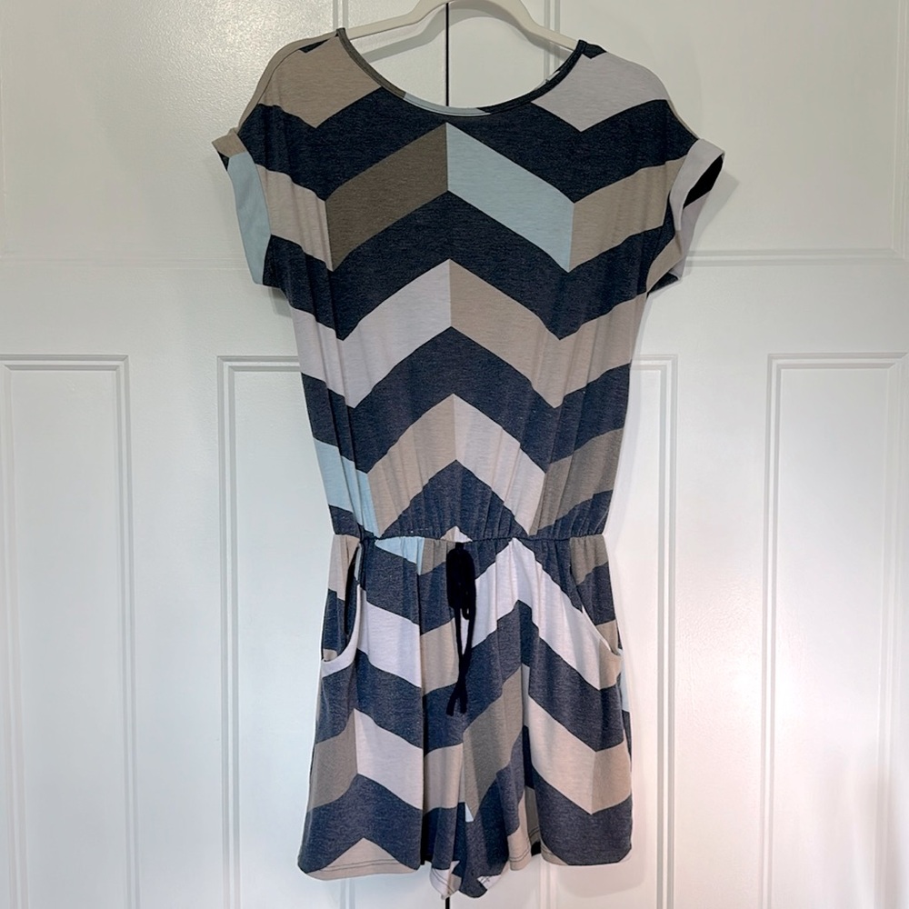 Egs 
* Geometric weekend romper with pockets!